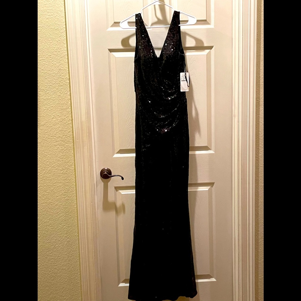 Revelry- Dawson Sequin Dress
Color: Black - 209, Size: 8, Length: Regular Maxi